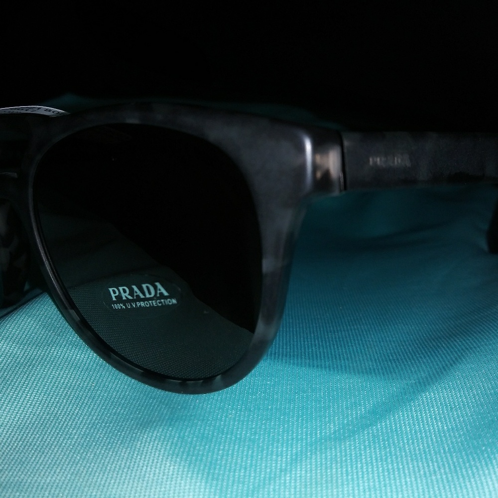 Prada sunglasses - Picture 2 of 5